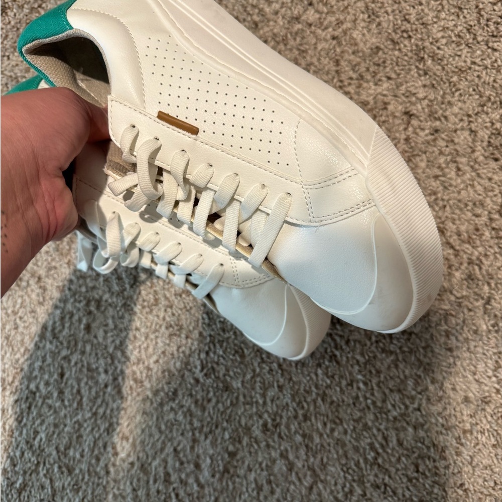 Dr. Scholl's White Sneakers NWOT - Picture 3 of 8